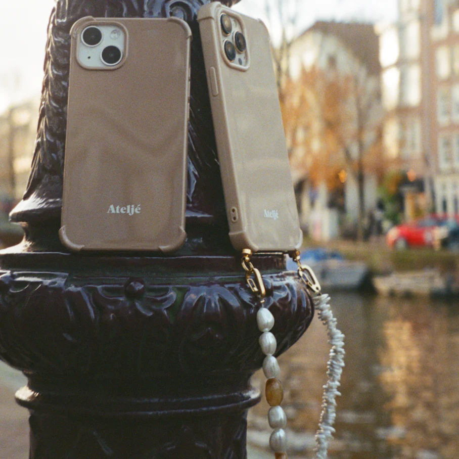Caramel recycled iPhone case - no rings - Image 4